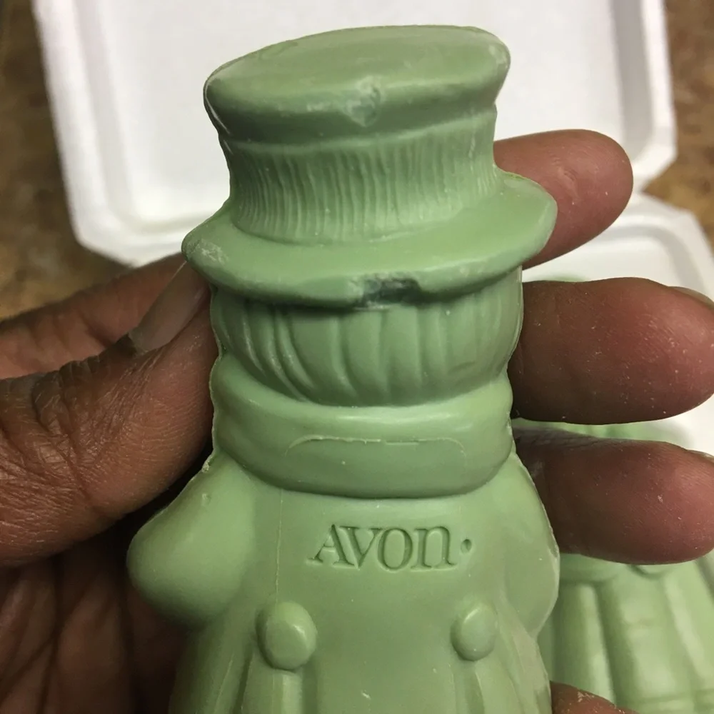 Vintage Bath Soap-AVON Christmas Carollers Decorative Soap has not been used.